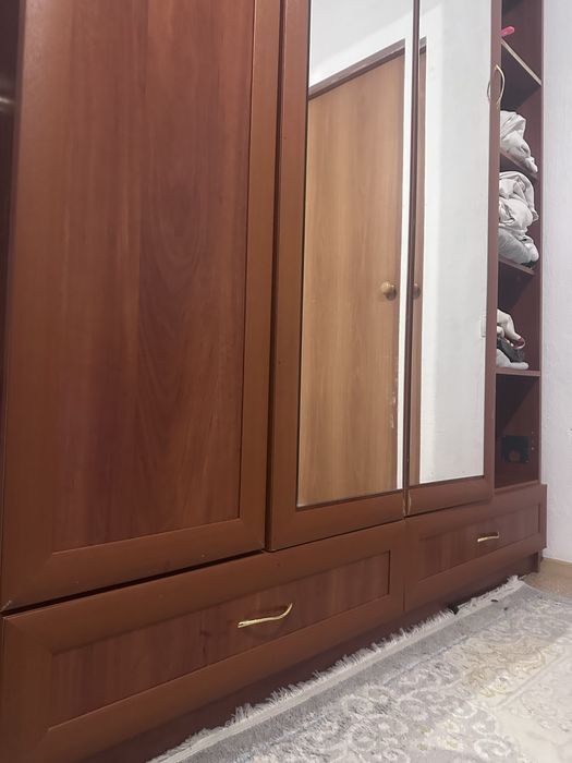 Большой шкаф в отличном состояний