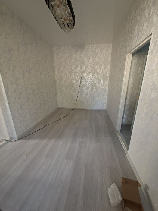 Срочно продаю 1 ком кв в центре навои