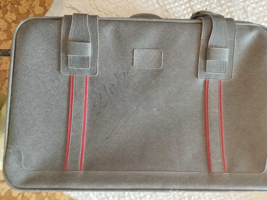 Продавам нови кожени куфари