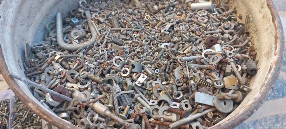 Болты,гайки,шайбы и т.д