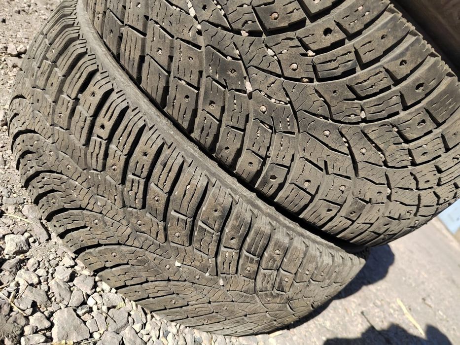 Продам комплект зимних шин