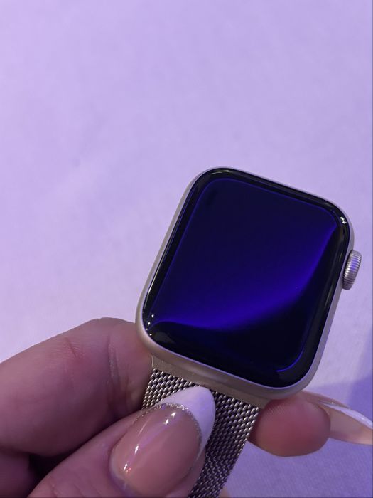 Продавам Apple Watch SE