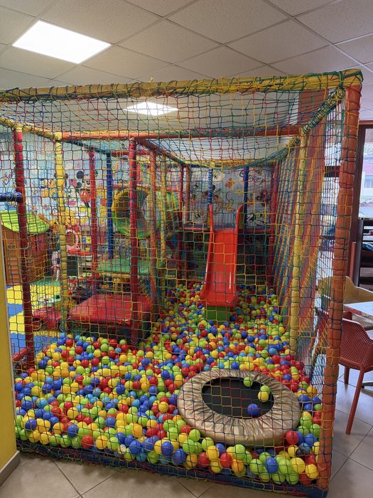 Плейграунд, детски център