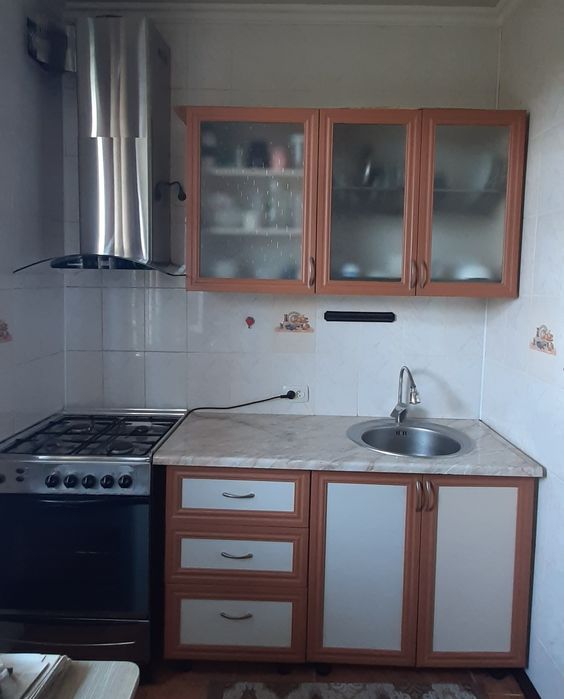 Кухонная мебель б/у, мебель для кухни 2 стороны: 1 950 000 сум ...