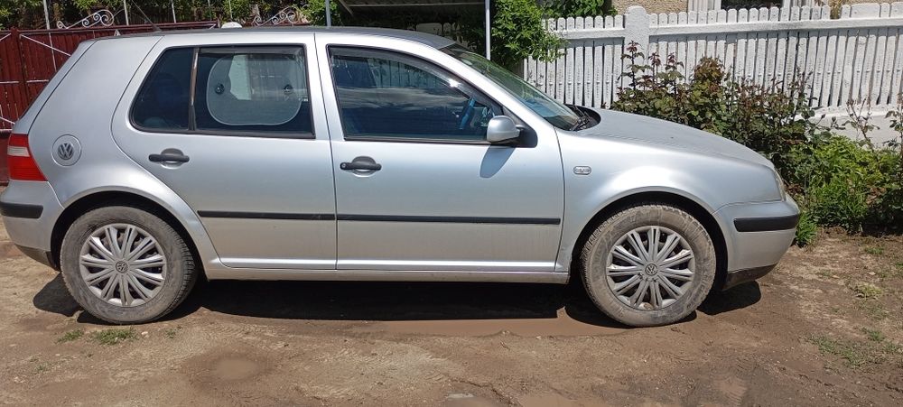 Vând Volkswagen golf 4