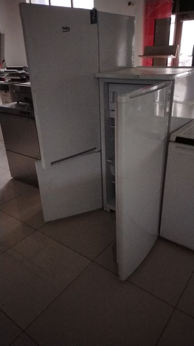 Холодильник бытовой