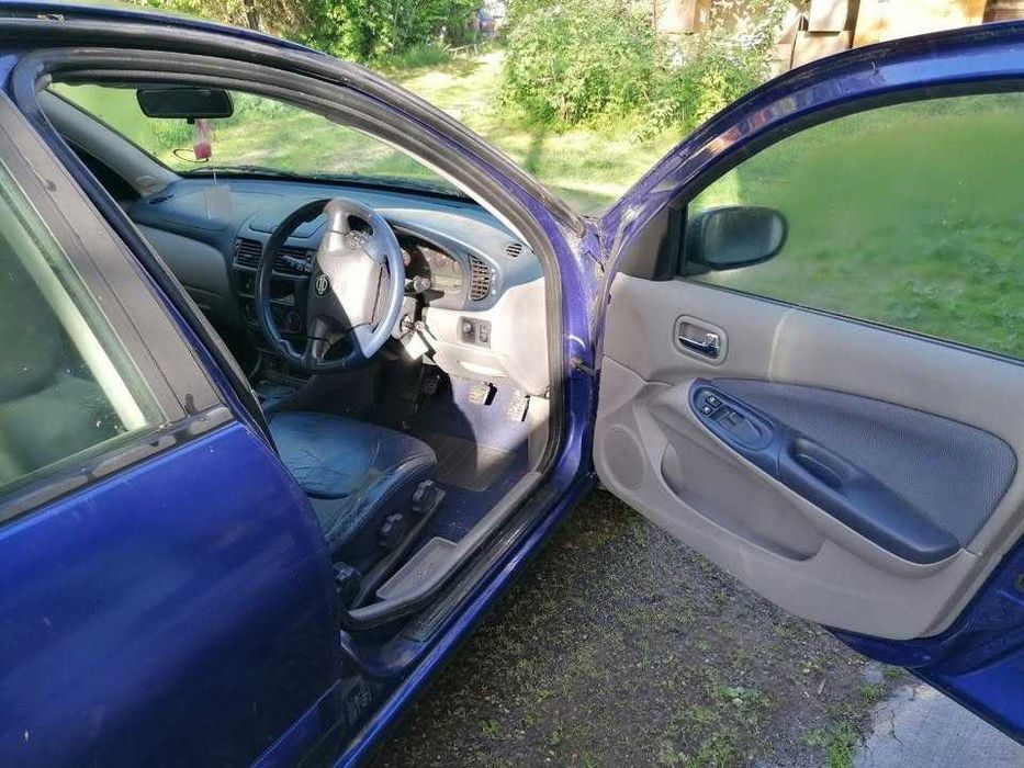 Nissan Almera Twister