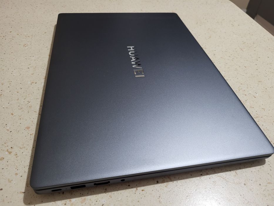ноутбук MacBook D 16