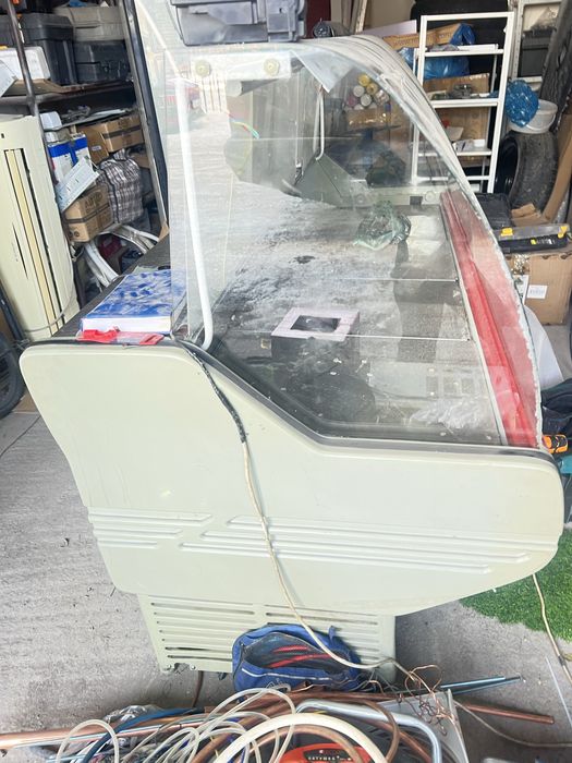 Продам холодильник витринный колбасный