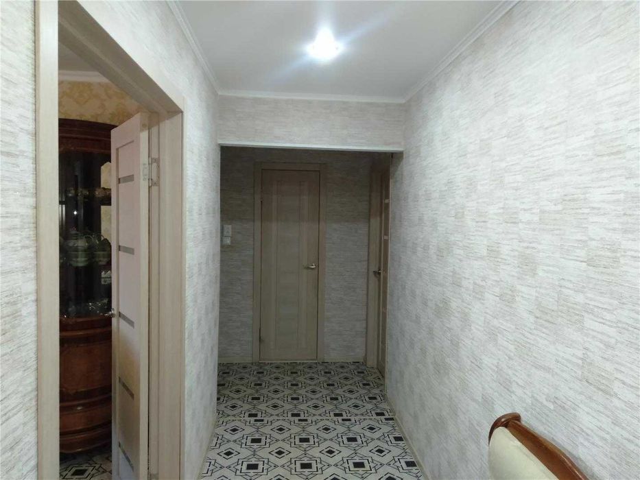 Продам 3 к квартиру на 8 мкр