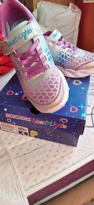 Нови светещи маратонки Скичерс