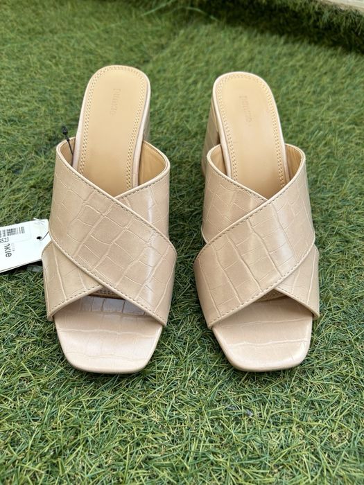 Чисто нови дамски чехли с ток