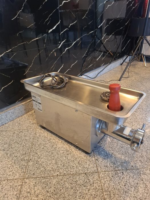 Vând mașină tocat carne HNC  EK-12M