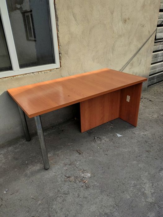 Офисные столы в ассортименте