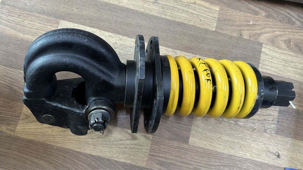 Крюк буксирный К-700