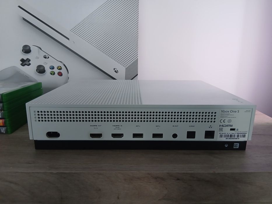 Vand Consolă Xbox One S 1 TB + 1 Controller Original Alb + 5 Jocuri