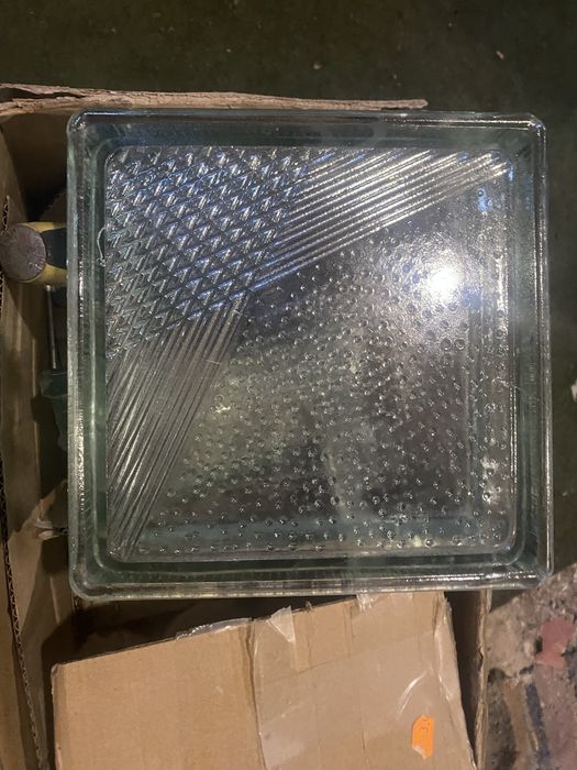 Стъклена тухличка