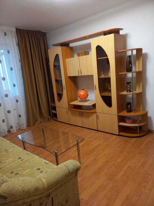 Inchiriez apt 2 camere  mobilat si utilat.