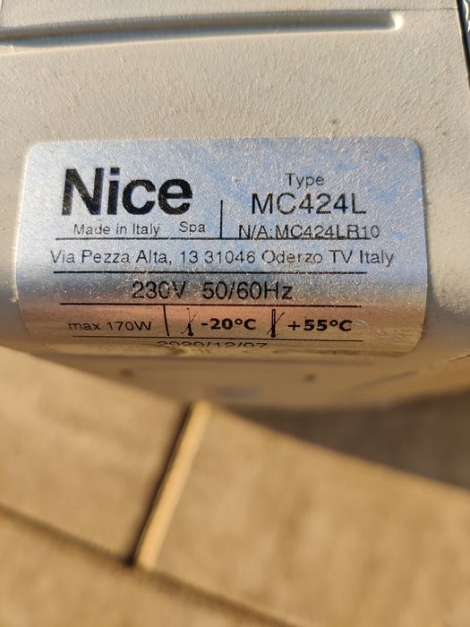 Vând automatizare de deschidere a porților batante