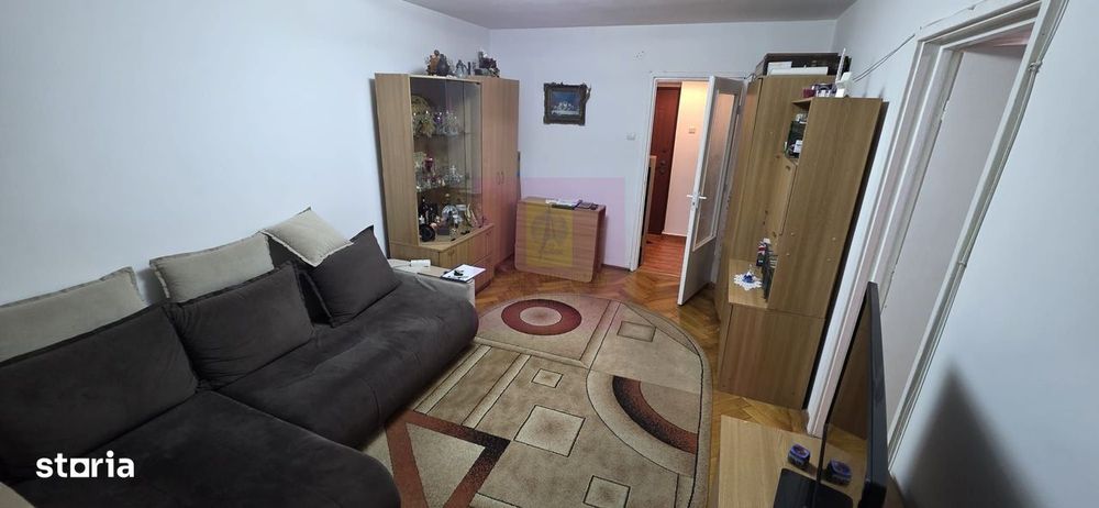 Apartament cu 3 camere de vanzare in Campina