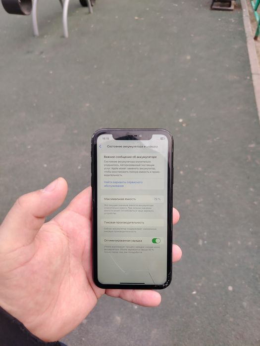 Продам телефон IPhone XR память 64 гб