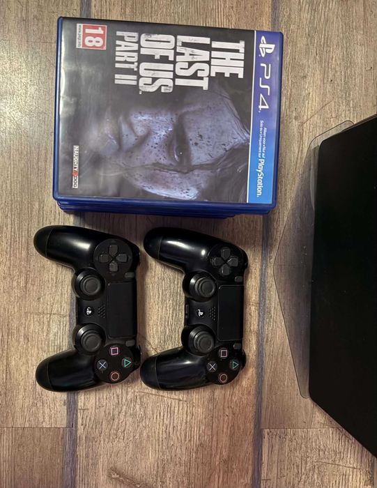 Playstation 4 1TB slim с два джойстика и игри