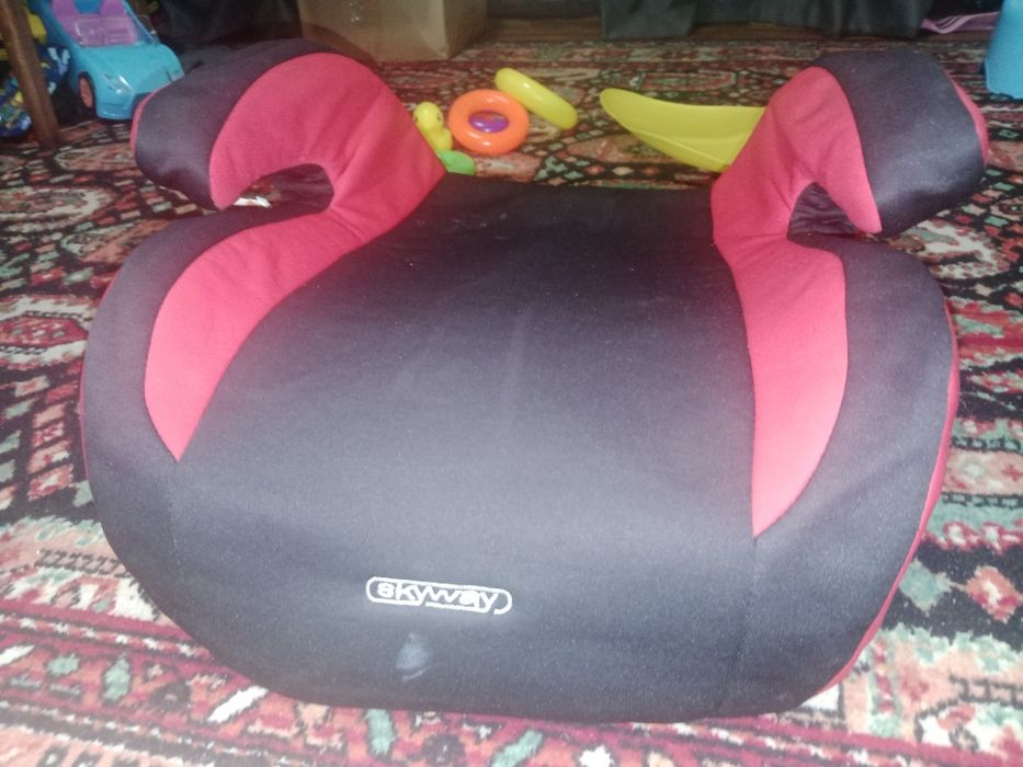 Детский бустер в машину