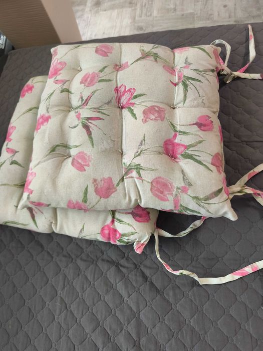 Комплект градински мебели от дърво, маса и три столаа