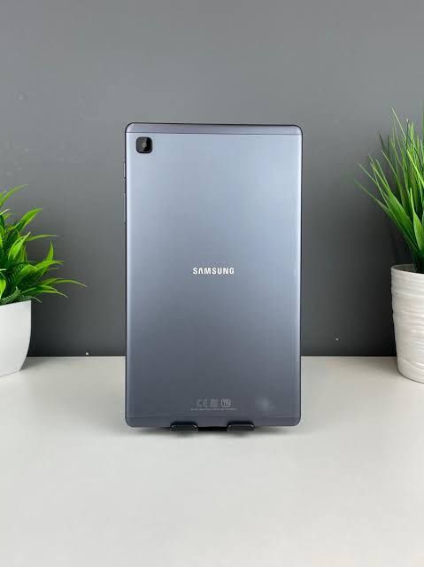 Продам планшет samsung tab a7
