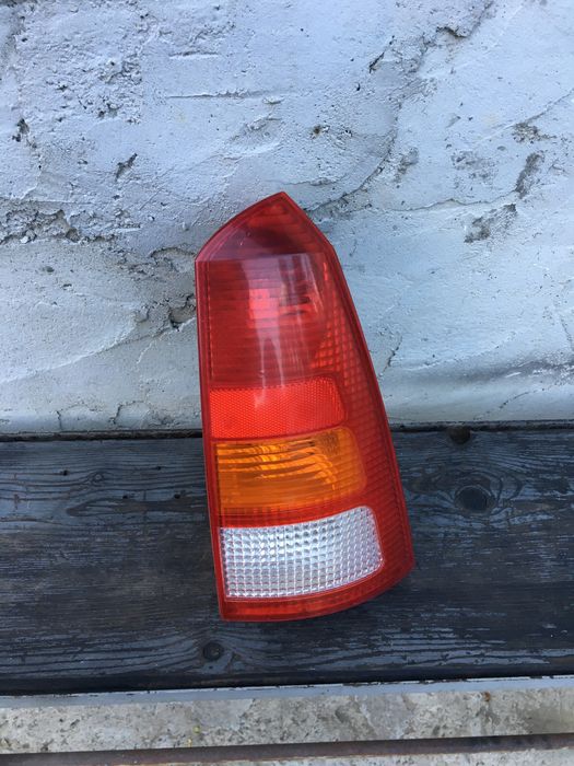 Stop Tripla Lampa Dreapta Ford Focus 1 Mk1 Break Combi