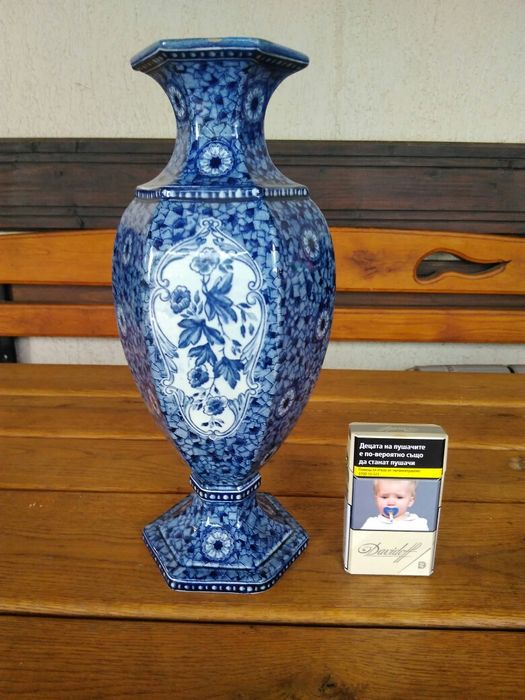 Продавам антикварна порцеланова ваза от Холандия