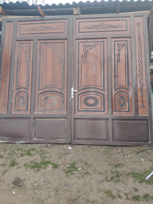 Темир дарвоза срочно сотилади