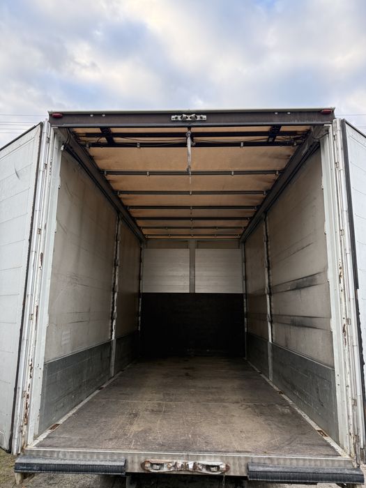 Bena cu prelata pe perdea si tavan decopertabil