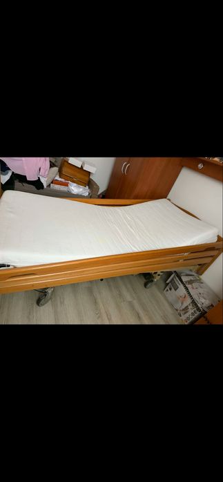 Pat pentru persoane cu dizabilitate (folosit ) cu telecomnda .