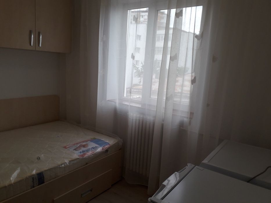 Proprietar,   ofer spre închiriere garsoniera et 3  zona Unirii