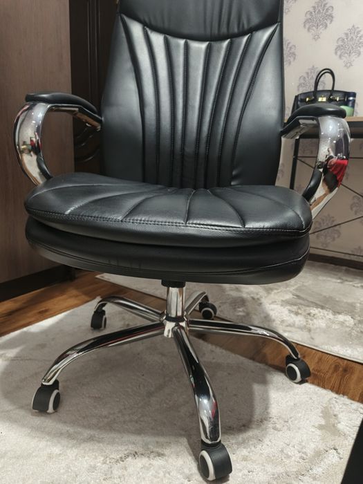 Kreslo stul yumshoq, sifatili, yangi