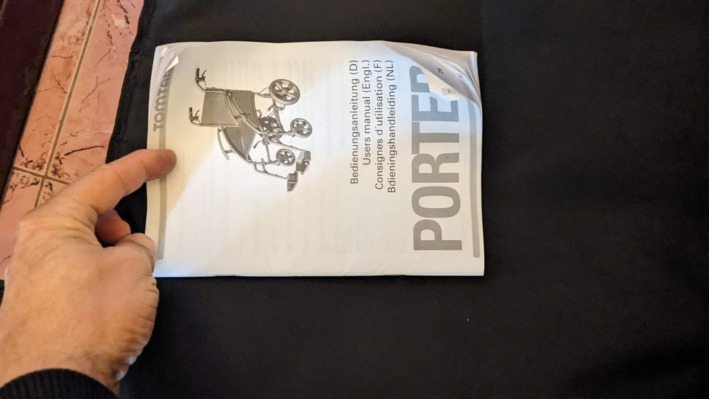 Vând scaun cu rotile nou