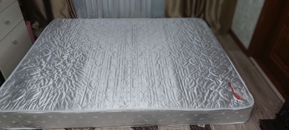 Продам матрас от кровати.