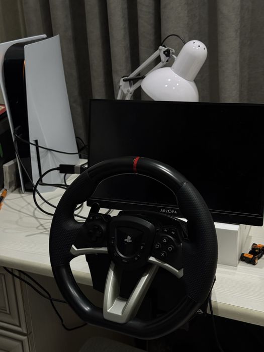 Продаю PS 5 с игровым рулем