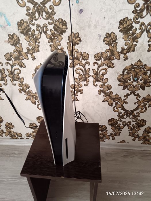 Продаю пс 5 в хорошем состоянии