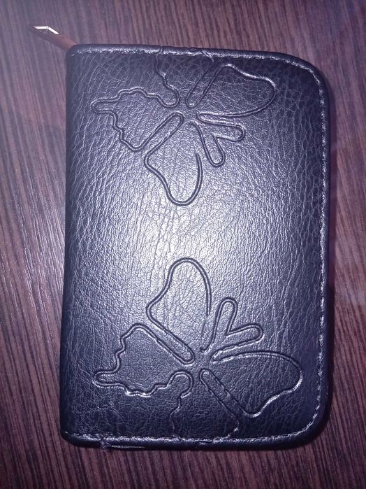 Дамски кожени портмонета