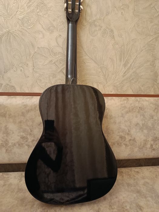 Акустическая гитара