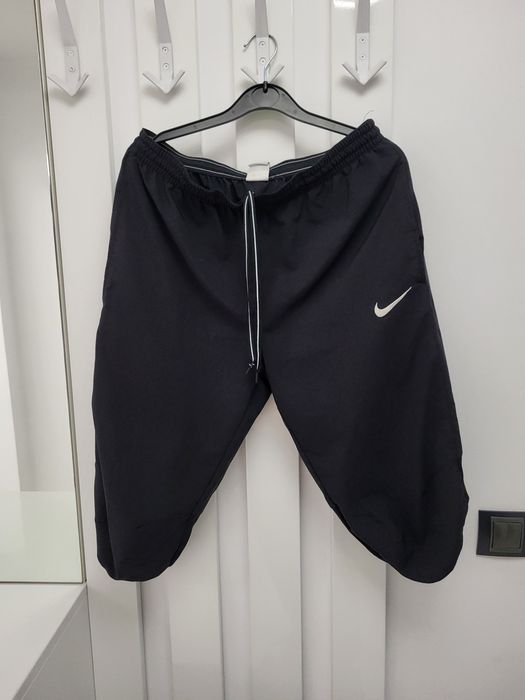 Pantaloni 3/4 originali nike marimea S 90% REDUCERE 

Sunt ca noi. 

P