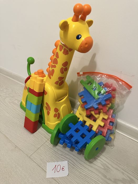 Продавам контейнер с детски играчки