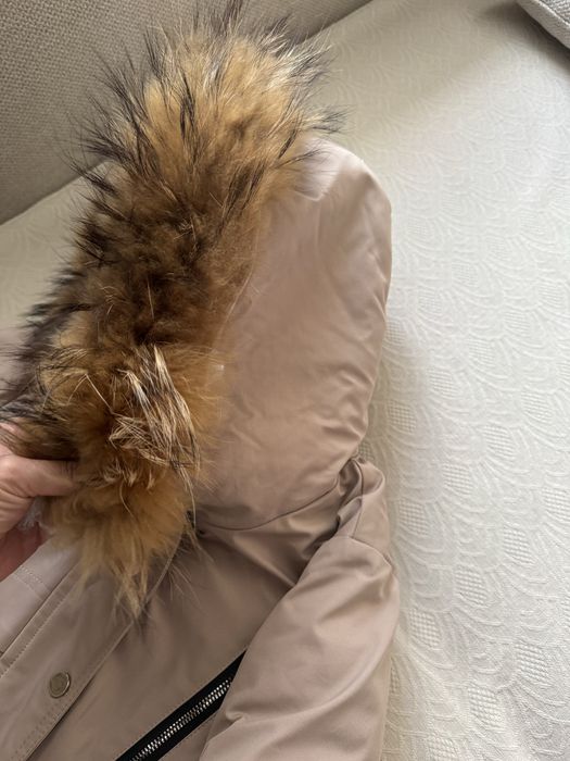 Продам зимнюю куртку для девочки