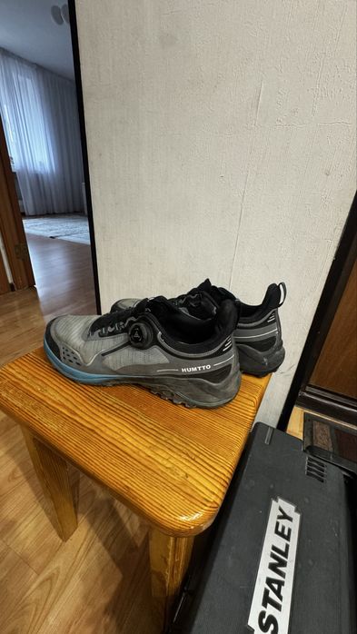 Трэкинговые кроссовки Humtto