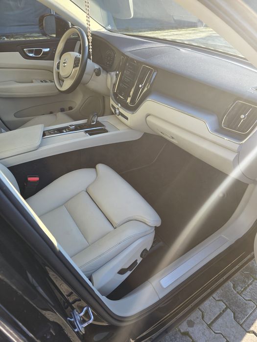 VOLVO XC60 2020 — imagine 9