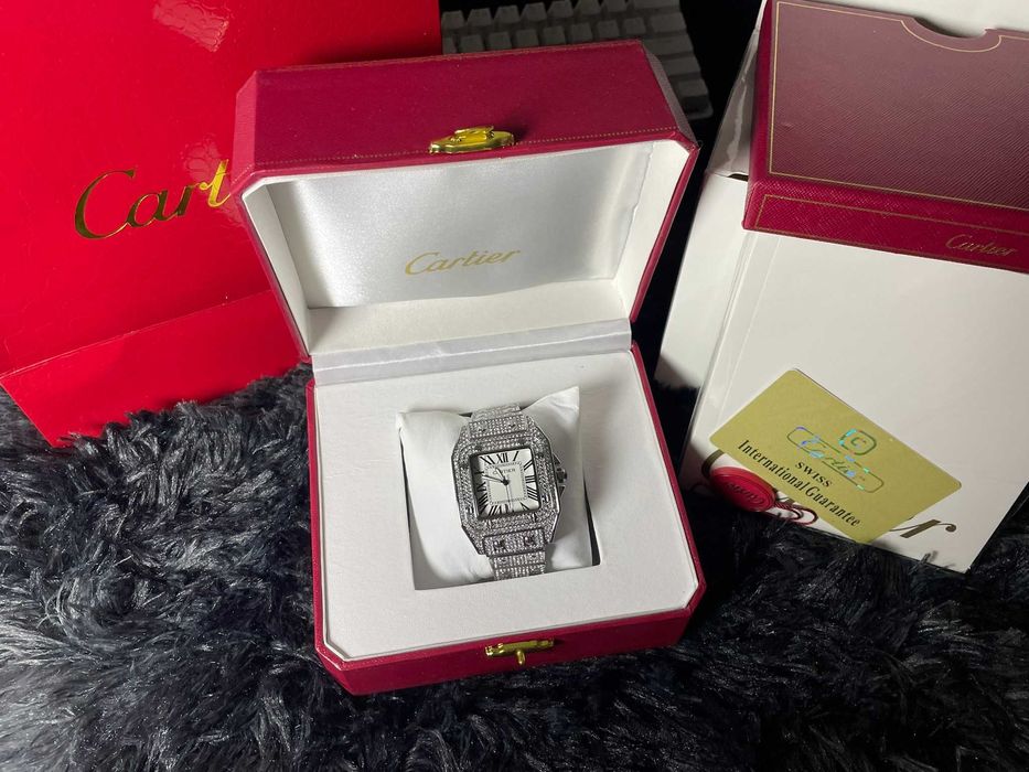cartier iced out часовник