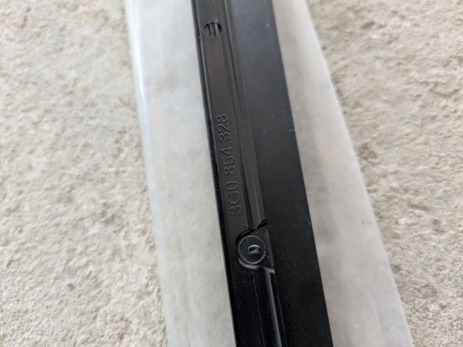 Cheder parbriz dreapta Vw Passat B8 Original