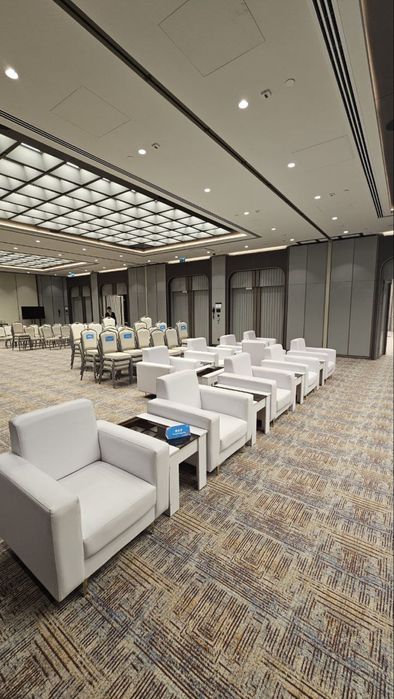 Prakat oq divan kreslo для корпоративных встреч и мероприятий